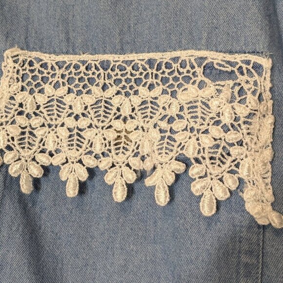 UPPER WEST SIDE Blue Chambray, Lace Trim, Short Sleeve Button Shirt; Size M - Picture 3 of 6